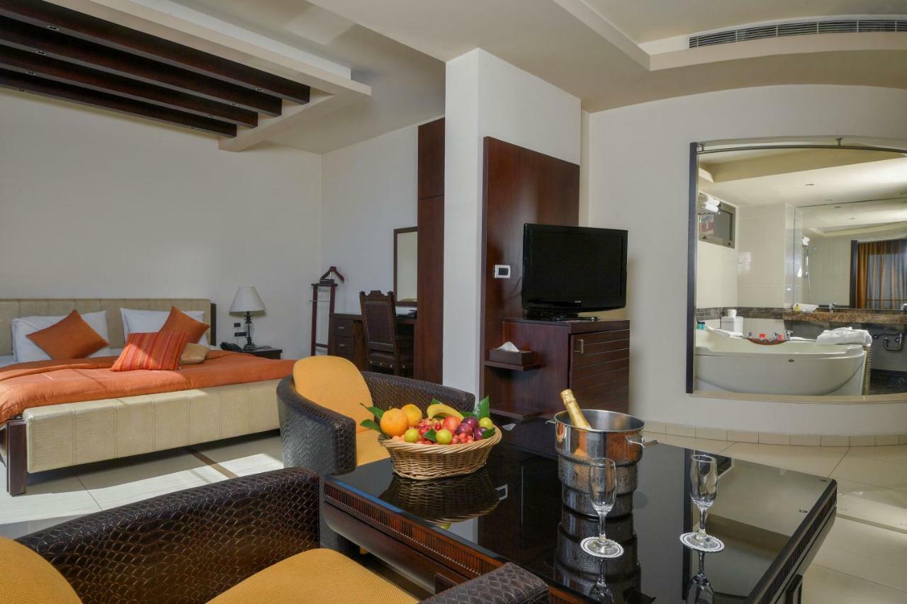 Hollywood Inn Boutique Hotel Jounieh Exterior photo